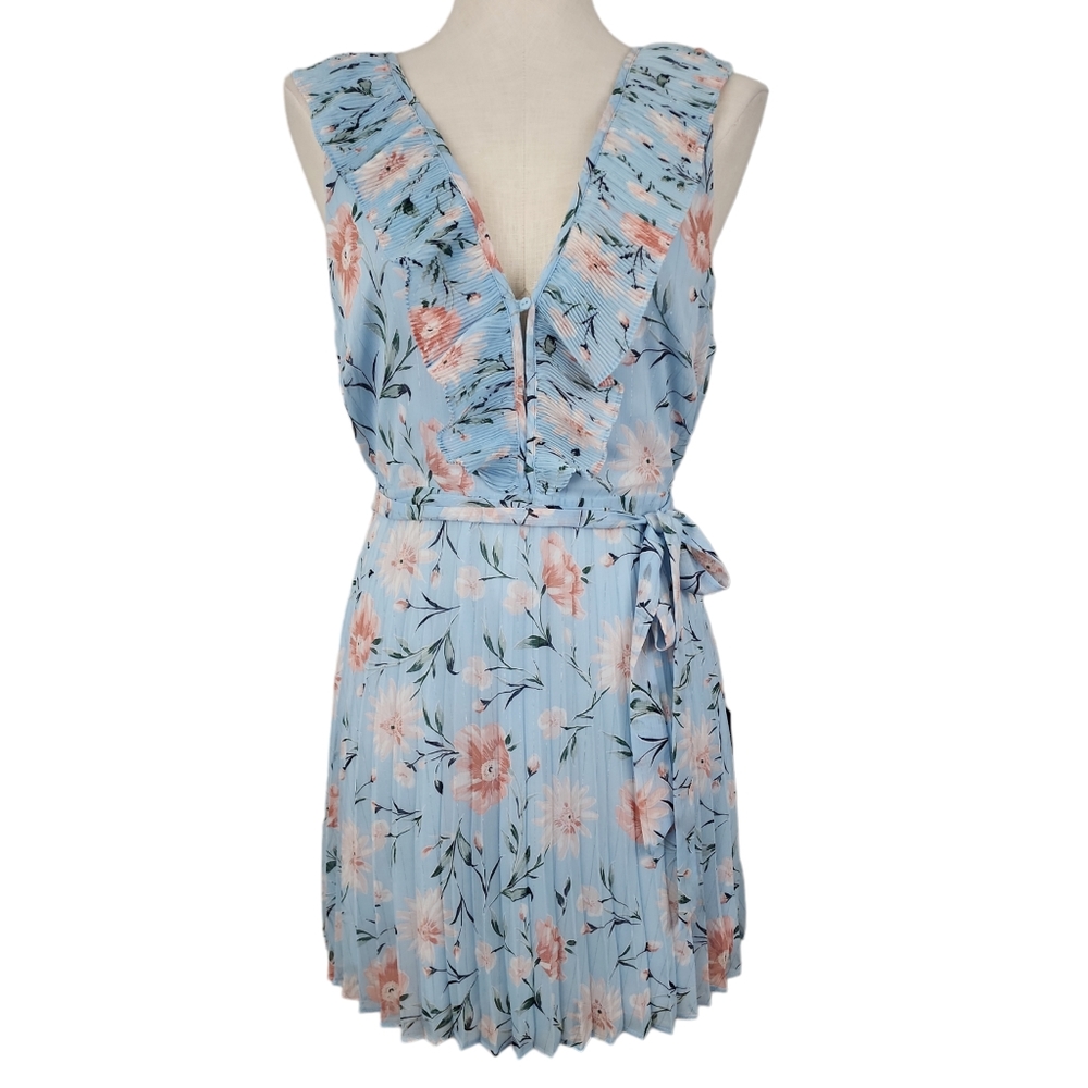 Lulu's Out for the Day Light Blue Floral Print Pleated Mini Dress NWT Sz…